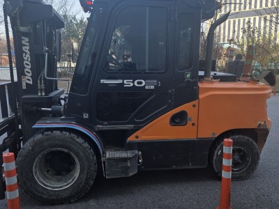 21년식 두산 미니5톤 듀얼3단 4.2m 풀옵션 영업용 디젤 중…