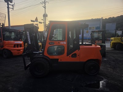 두산 4.5톤 3단마스트 4스플, 풀옵션 더블 디젤중고지게차