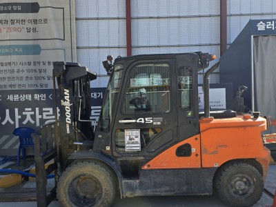 17년식 두산지게차 디젤 4.5톤 중고지게차