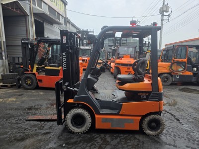 도요타 7FB15 좌식 1.5톤 3M 리튬형 전동지게차 신품배터…