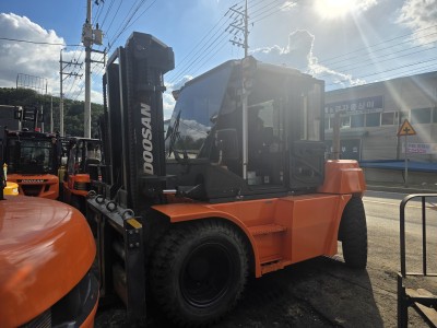 두산 D80S-7 디젤 8톤 3단마스트(투붐) 5스풀, 윈치 풀…