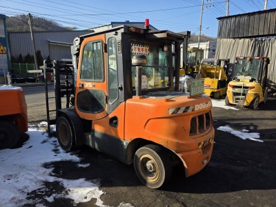 두산 3.5톤 3단마스트 로드스태빌라이저 중고지게차