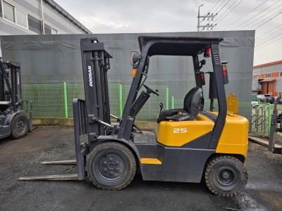 두산 2.5톤 노랭이 중고지게차