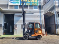 두산 2.5톤 가스지게차