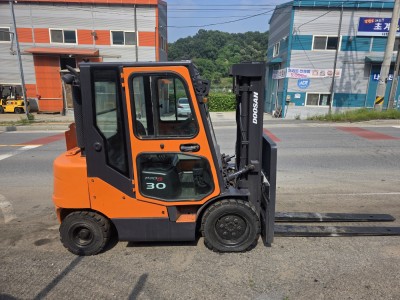 프로5 두산지게차 D30S-5 디젤 3톤 중고지게차! 덧발 포함