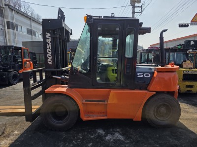 두산5톤 4스풀 자동발 저렴한 디젤 중고지게차 / 2007년식