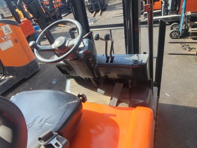 도요타 2.5톤 좌식전동 전기지게차 저렴하게 팝니다.