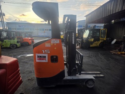 두산 1.5톤 3미터상승 입승식 전동지게차 리치형 저렴하게 팝니…