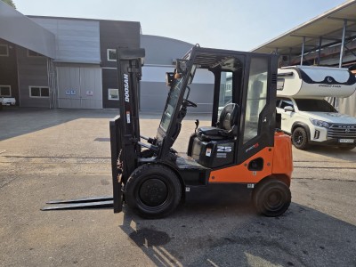 중고지게차 두산 2.5톤 2010년식 반캐빈 디젤지게차 1400…