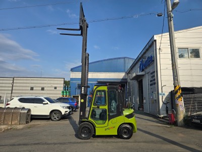 특A급 중고지게차 클라크 2.5톤 3단 19년식 디젤지게차