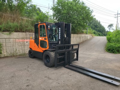 [중고지게차] 두산 D45S-5 4.5톤 3단 디젤지게차(자동발…