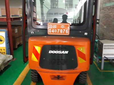 두산 전동식(밧데리) - 2.5톤 지게차 판매