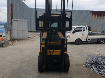 현대 2.5톤 가스지게차 팝니다.