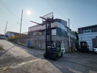 클라크 4.5톤 3단 자동발 캐빈 특A급 디젤지게차