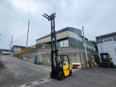 두산 3톤 3단 습식브레이크 의자신품 디젤지게차