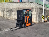 도요타 2.5톤 4단마스트 6미터 자동발 4스풀 풀옵션 풀캐…