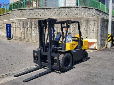 두산 D45S-2 더블타이어 3레버 특A급 디젤지게차