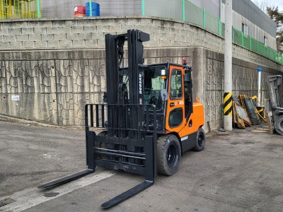 두산 4.5톤 하이3단 6미터 특A급 디젤지게차