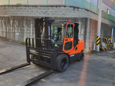 두산 4.5톤 자동발 풀옵션 15년12월식 디젤지게차