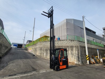 도요타 3톤 4단 6미터 사이드쉬프트 풀옵션 전동지게차