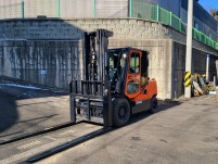 두산 4.5톤 하이3단마스트 풀옵션 13년11월식 디젤지게차