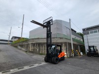 두산 미니5톤 3단 자동발 반캐빈 16년5월식 디젤지게차