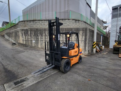 클라크 3톤 하이마스트 얀마엔진 정비완료 디젤지게차