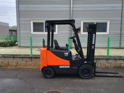 두산 1.8톤 소형 특A급 디젤지게차