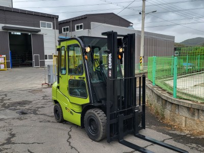 클라크 2.5톤 정비완료 얀마엔진 풀캐빈 11년식 디젤지게차