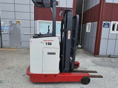 배터리가 2019년식인 저렴한 니찌유 입식 1.5톤 전동지게차 …