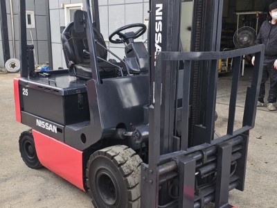 도매가판매 니산 좌식 2.5톤 전동지게차 4m 자동발장착 600…