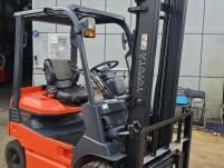 배터리2021년 최신 도요타 좌식1.5톤 전동지게차 4.5M…