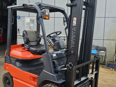 배터리2021년 최신 도요타 좌식1.5톤 전동지게차 4.5M 사…