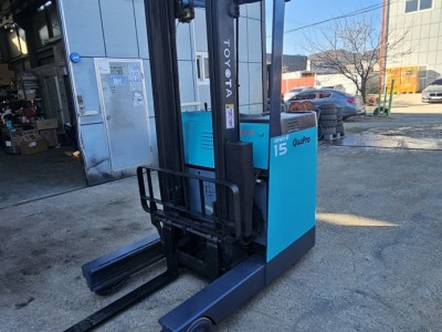 저렴한 도요타 입식 1.5톤 전동지게차 4M인상