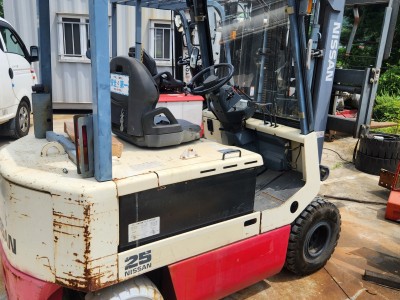 저렴하고 가성비좋은 니산 2.5톤 좌식 전동지게차 3M인상 자동…