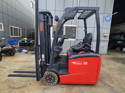 2014년식 최신형 니찌유 좌식 삼륜 1톤 전동지게차 3M 좁은…