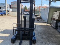 배터리 2017년식 클라크 입식 1.5톤 전동지게차 삼단 4…