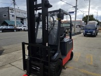 최신형 2013년식 니찌유 75형 좌식 2톤 전동지게차 4M…