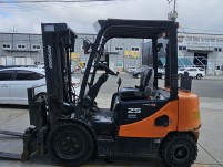 귀한 두산 좌식 2.5톤 디젤지게차 pro-5 삼단4.7m인…