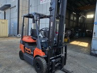 저렴한 초특가 최신 도요타 좌식7FB1.5톤 전동지게차 4M…