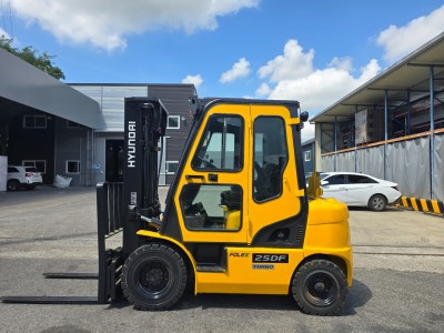 특A급 현대 2.5톤 13년식 3천시간 자동발 디젤지게차 중고지…