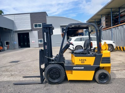 저렴한 중고지게차 두산 2.5톤 습식브레이크 디젤지게차 850만…