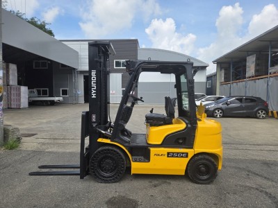 현대 2.5톤 3단마스트 5.5m 인상 디젤지게차 중고지게차 매…